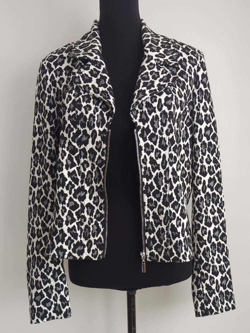NWT White House Black Market Black & White Leopard Print Moto Jacket - SIZE 10 - Picture 5 of 10
